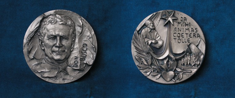 Don Bosco con lo stemma salesiano medaglia argentata